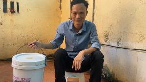 MÁNG UỐNG NƯỚC TỰ ĐỘNG LOẠI THÙNG SƠN NHỎ CHO GÀ CON GÀ TO VÔ CÙNG HIỆU QUẢ.