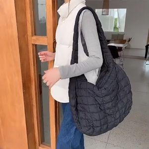 Just Star⚡จัดส่งฟรี สินค้าพร้อมส่ง⚡กระเป๋าถือสตรี กระเป๋าสะพายข้างเพชร กระเป๋าผ้าอัดพลีท ซิป สไตล์เดียว