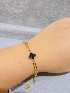 Gelang rantai klip clover titan wanita