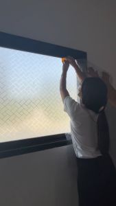 ฟิล์มติดกระจกบ้านแบบสุญญากาศ ลายทะแยงมุม ยาว2เมตร ฟิล์มติดกระจกสุญญากาศ สติกเกอร์ติดกระจกบ้าน ฟิล์มฝ้า ติดง่าย Windowfilm ฟิล์มติดหน้าต่าง