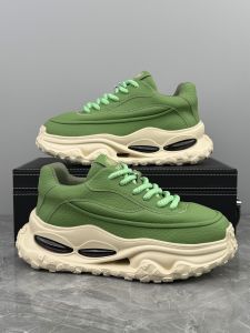 Fashionable Sporty Mens Shoes with Thick Sole And Heightening Effect for Winter Season Low Top round Toe Casual Style