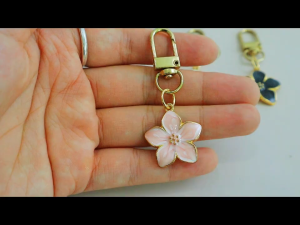 Cute White Pear Blossom Keychain Exquisite Enamel Sakura Flower Key Ring For Earphone Case Bag Decor