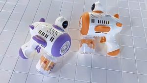 Bubble Gun ปืนเป่าฟองสบู่ ปืนยิงฟองสบู่ เครื่องเป่าฟองอัติโนมัติ เครื่องทำฟอง ดีไซน์นักรบอวกาศ ใช้ถ่านธรมดาเท่านั้น มี 2 รุ่น พร้อมส่งในไทย !!!