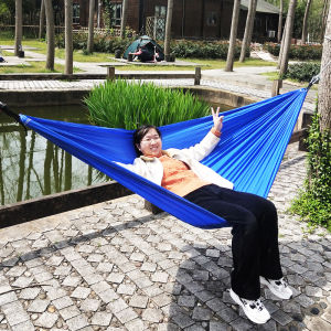 เตียงแขวนป้องกันการพลิกคว่ําน้ําหนักเบาเป็นพิเศษสําหรับการตั้งแคมป์กลางแจ้งและใช้ในบ้าน ถอดออกได้และล้างทําความสะอาดได้ เหมาะสําหรับบาร์บีคิวปิกนิกชายหาด