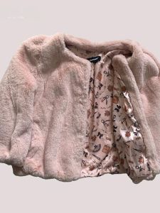 เสื้อคลุมขนสัตว์สีชมพู ทรงสั้น แขนยาวปานกลาง น้ำหนักเบา นุ่ม ผ้าขนแกะสังเคราะห์ เสื้อผ้าทำงานสไตล์เกาหลีสำหรับฤดูใบไม้ผลิและฤดูร้อน