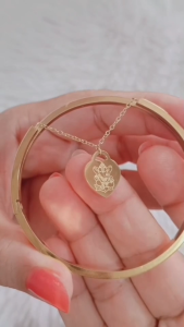 กำไลพระพิฆเนศ โอม 18K หรูหรา สัญลักษณ์โชคลาภและความสำเร็จ ดีไซน์สวยงาม มีความหมายเสริมโชคลาภ A3-P174