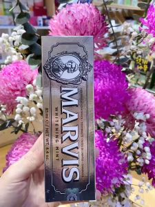 Kem Đánh Răng Làm Trắng Bạc Hà Thơm Mát Marvis Whitening Mint