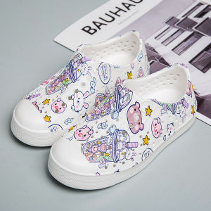 รองเท้าแตะพื้นนิ่มแบบสวมสำหรับขับรถในฤดูร้อนสำหรับผู้หญิง กันน้ำ ระบายอากาศได้ดี สวมใส่สบาย รองเท้าแตะชายหาด รองเท้าแตะพื้นยาง