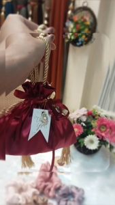 ยางรัดผม1เซ็ตประกอบด้วยยางรัดผม 2 ชิ้นพร้อมถุงผ้าหูรูด+ป้ายแท็กขอบคุณ