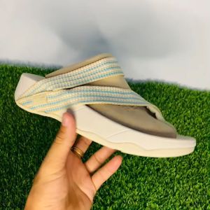 Fitflop รองเท้าผู้หญิงแตะแบบหูหนีบ รุ่น รองเท้าเพื่อสุขภาพ รองเท้าแตะแบบหูหนีบผู้ชายFITFLOP Flip Flops