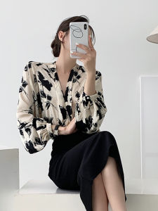 New Chinese Style Watercolor Print Lantern Sleeve Shirt V Neck Top French Retro Design Loose Fit Polyester Blend Long Sleeve