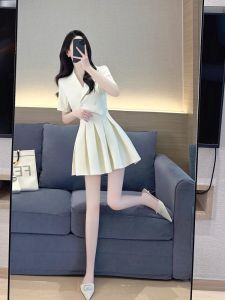 ชุดเดรสสูทผู้หญิงฤดูร้อน 2025 ชุดเดรสกระโปรงทรงเอเอวสูงสไตล์หวานๆ ชุดกระโปรงทรงเอผ้าฝ้ายคอปกแขนสั้น