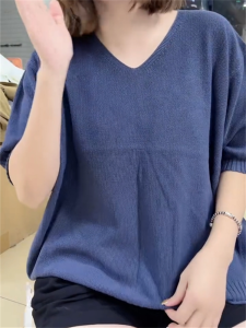 เสื้อถักคอวีแขนสั้นหลวมๆ ระบายอากาศได้ดี ผ้าฝ้ายลินิน สีสันสดใส ทรงหลวมๆ สำหรับผู้หญิง ฤดูร้อน 2025