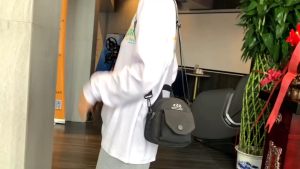 SEA YADOU  กระเป๋าสะพายไหล่ผ้าแคนวาสแฟชั่นสำหรับผู้หญิง กระเป๋าถือข้างสไตล์นักเรียนที่ทันสมัยพร้อมสายปรับได้