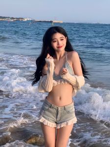 ชุดเดรสรัดรูปเซ็กซี่พร้อมสายรัดคอพร้อมขอบลูกไม้ ชุดเดรสสั้นสีน้ำเงิน ชุดว่ายน้ำสองชิ้นสำหรับผู้หญิงวัย 18-25 ปี