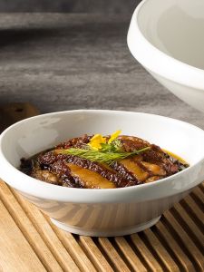 Large White Ceramic Bowl Irregular Shape Japanese Style Soup Bowl Fruit Salad Bowl Deep Bowl for Home Use Dining Utensils