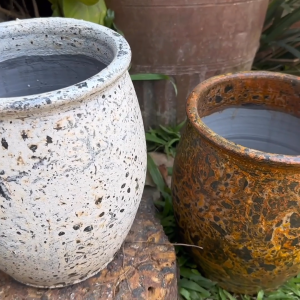 กระถางดินเผาทรงตรงเล็กปากบาน สีวินเทจเก่า ๆ ขนาด 20 x 24 cm.