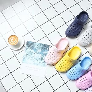 Dejavu Sandal Rumah Sandal Wanita Jelly Anti Slip Sendal Karet Motif Lubang Tali Belakang Elastis HSN105