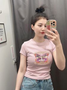 เสื้อยืดแขนสั้นผ้าฝ้ายสไตล์เกาหลีสำหรับผู้หญิงในช่วงฤดูร้อน ดีไซน์เก๋ไก๋ แขนสั้น แขนยาว ชั้นใน ชุดชั้นใน แฟชั่น