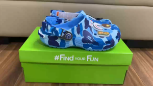 Giày sục crocs chuẩn xịn chống hôi chân nhựa tế bào êm mềm bền đi mưa lội nước đi biển Crocs Bape cho cả nam và nữ màu xah dương