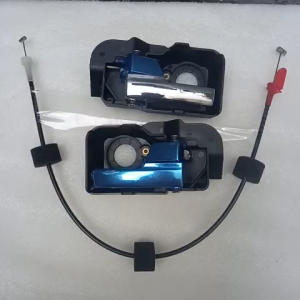TAY MỞ CỬA TRONG FORD MONDEO(2.0) 2003-2005 (MÀU MẠ CROM VÀ MÀU SƠN BẠC. QUÝ KHÁCH VUUI LÒNG CHỌN)
