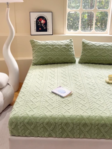 Elegant Jacquard Plush Non-Slip Fitted Sheet Queen Size Mattress Protector Bed Cover