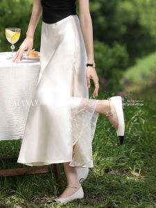 Chân Váy Dài Satin Màu Be Thu Elegance với Thiết Kế Ren và Đuôi Cá