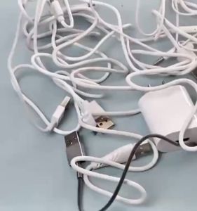 8 ช่อง กล่องเก็บสายไฟ ช่องกล่องชาร์ทมือถือ กล่องเก็บสายไฟ แถมสายรัด