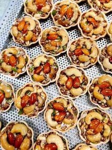BÁNH HOA MAI Mix Hạt dinh dưỡng ( Tặng 1 Viên Lương khô SBT)