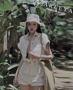 P002-001 PIMNADACLOSET - Short Sleeve Button Down Jeans Jumpsuit