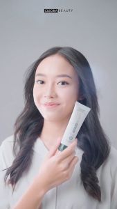Cleora Beauty 30 Seconds Natural Exfoliating Gel + 8x Hyalu Hydrating Moisturizer Perawatan Kulit Wajah Sensitif Kusam Skincare Mencerahkan Perontok Daki Hitam Facial Scrub Melembutkan Moisturizer Mencerahkan  Moisturizer Bruntusan