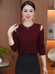 เสื้อเชิ้ตคอโปโลผู้หญิงแขนยาวประดับคริสตัลสไตล์ฤดูใบไม้ร่วงปี 2025 ดีไซน์ใหม่ เสื้อชั้นในเปิดไหล่สำหรับผู้หญิง ดีไซน์เก๋ไก๋และทันสมัย