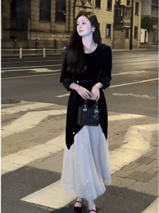 French Elegant Gold Velvet Long Dress Womens Autumn 2024 New Lazy Style Mesh Sequin Splicing Skirt round Neck Long Sleeve