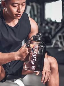 Bình Nước Thể Thao 1.8L 60oz Có Ống Hút Thân Thiện Với Môi Trường Di Động Dùng Cho Phòng Tập Đạp Xe Cắm Trại Du Lịch Có Tay Cầm.