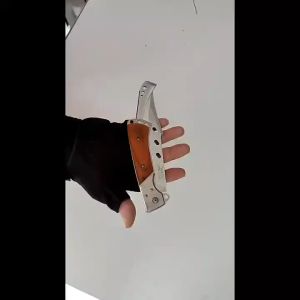 มีดพับ มีดเดินป่า มีดล่าสัตว์ มีดพับหางแฉก Swiss Army Knife Hunting Knife กีฬากลางแจ้ง การเดินทางบนท้องถนน ใช้ในบ้านประจำวัน เครื่องมือของขวัญ ตั้งแคมป์เป็ที่ระลึก งานศิลปะที่สมบูรณ์แบบ มีดเลือกและมีความปลอดภัยสูง ในประเภทของเครื่องมือยังไง