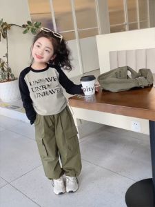 SweetKids พร้อมส่งจากกทม🌸ชุดสูทลูกสาวสวยๆ🍓ชุดคาร์โก้เด็กผู้หญิง เสื้อยืดและกางเกงขายาวพิมพ์ลายตัวอักษร ชุดลําลองสองชิ้น ใส่สบาย สีเขีย