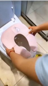 [SG Stock] Portable Potty Training Seat For Kids Toddler Potties Trainer urinal Cartoon bear good for Travel and On-the-go - Pink Color