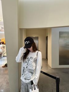 เสื้อยืดคอกลมแขนยาวทรงสลิมฟิตสำหรับผู้หญิง สไตล์เกาหลี ลำลอง ใส่ได้หลากหลาย ดีไซน์เก๋ไก๋ เสื้อชั้นใน