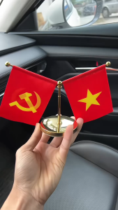 Cờ gắn xe ô tô chữ Y cờ Việt Nam để ô tô trang trí bàn làm việc thiết kế nhỏ gọn thông minh