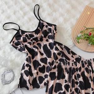 Bộ Đồ Ngủ Họa Tiết Da Báo Dành Cho Nữ Bộ Đồ Ngủ 2 Món Áo Yếm Hở Lưng Gợi Cảm Có Cổ Xẻ Và Quần Short Lụa Băng Cho Mùa Hè Thoải Mái