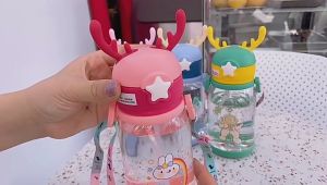 [Local Seller] 600ml New Cartoon Water Cup Childrens Large-Capacity Antler Plastic Cup Water Bottle儿童吸管水杯卡通鹿角水瓶与幼儿园学生大肚杯定制