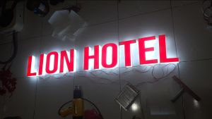 HURUF&ANGKA TIMBUL ACRILIK FULL NYALA.UK 20CM/HURUF