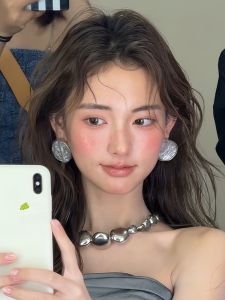 Exaggerated Irregular round Earrings Womens New 2025 Unique Small Niche round Face Square Fashion Jewelry Ear Decor