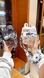 Botol Minum Transparan Desain Grafis Trendi 620ml dengan Tali Panjang