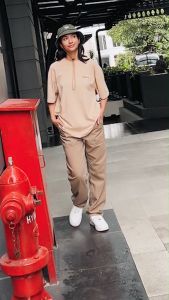 Kaos Oversize Walpie Beige: Desain Unik & Nyaman