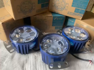 Đèn gầm xe tải đèn led gầm Cheng Long SD6500 trắng bi siêu sáng (1 chiếc)