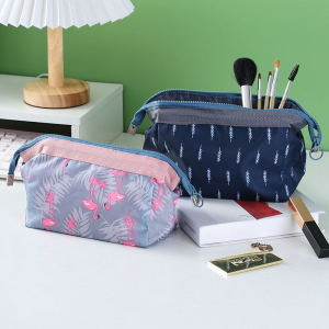Large Capacity Portable Women's Makeup Bag: Stylish & Functional