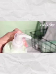 Elizabeth Arden - Green Tea Refreshing Body Lotion with green tea extract fragrance moisturizing and regenerating revitalizing the senses leaving skin silky and smooth