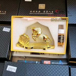 Tượng trâu vàng đính đá có đồng hồ và nước hoa trang trí phong thủy nhà cửa hoặc đặt taplo ô tô
