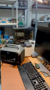 Trạm sạc điện dự phòng Mentech MT600 công suất 600W 2 cổng C 100w & 60w cổng điện ra 220V đèn chiếu sáng đa năng